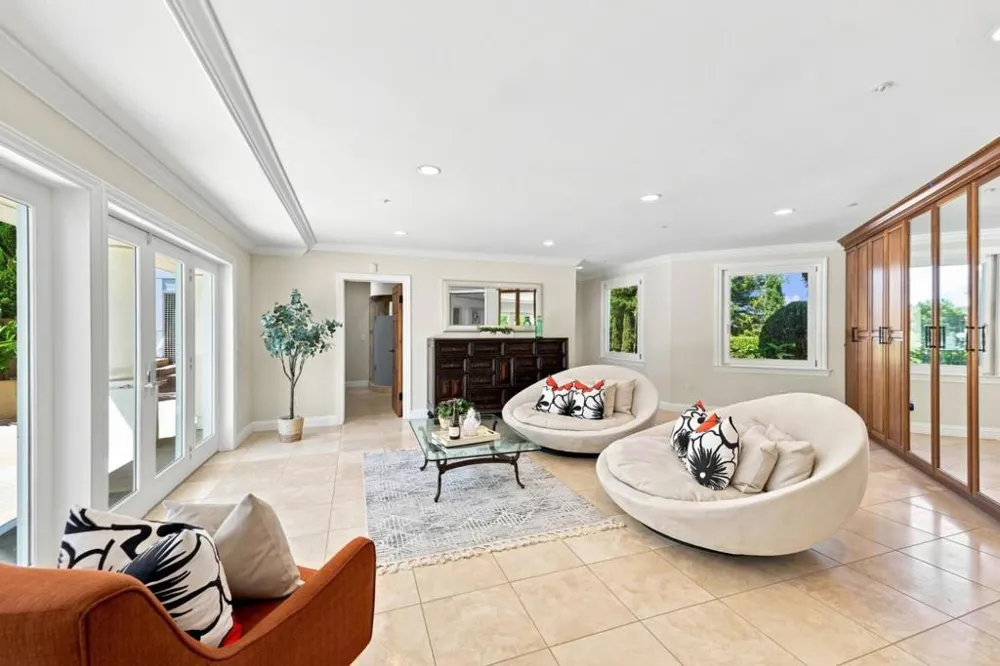 150 New Place Road Hillsborough, CA 94010