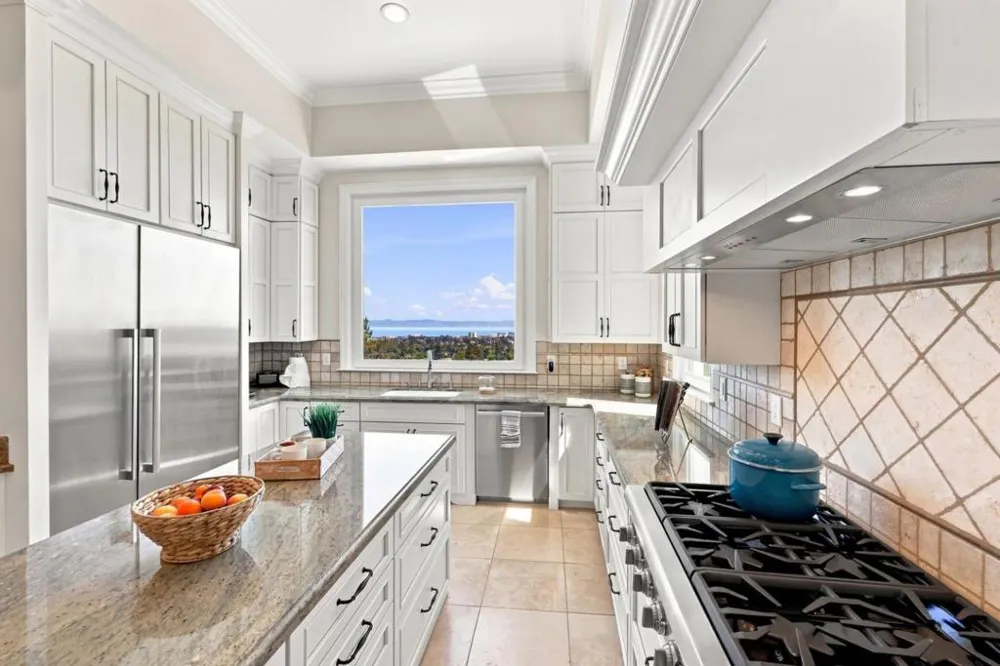 150 New Place Road Hillsborough, CA 94010