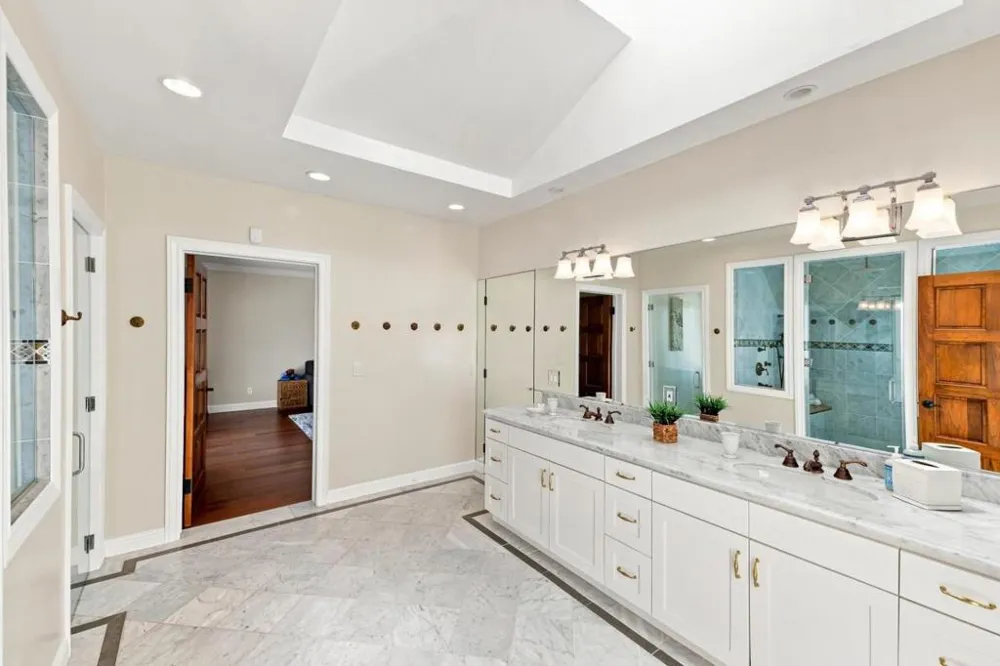 150 New Place Road Hillsborough, CA 94010