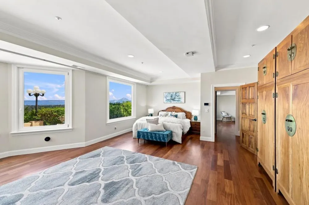 150 New Place Road Hillsborough, CA 94010