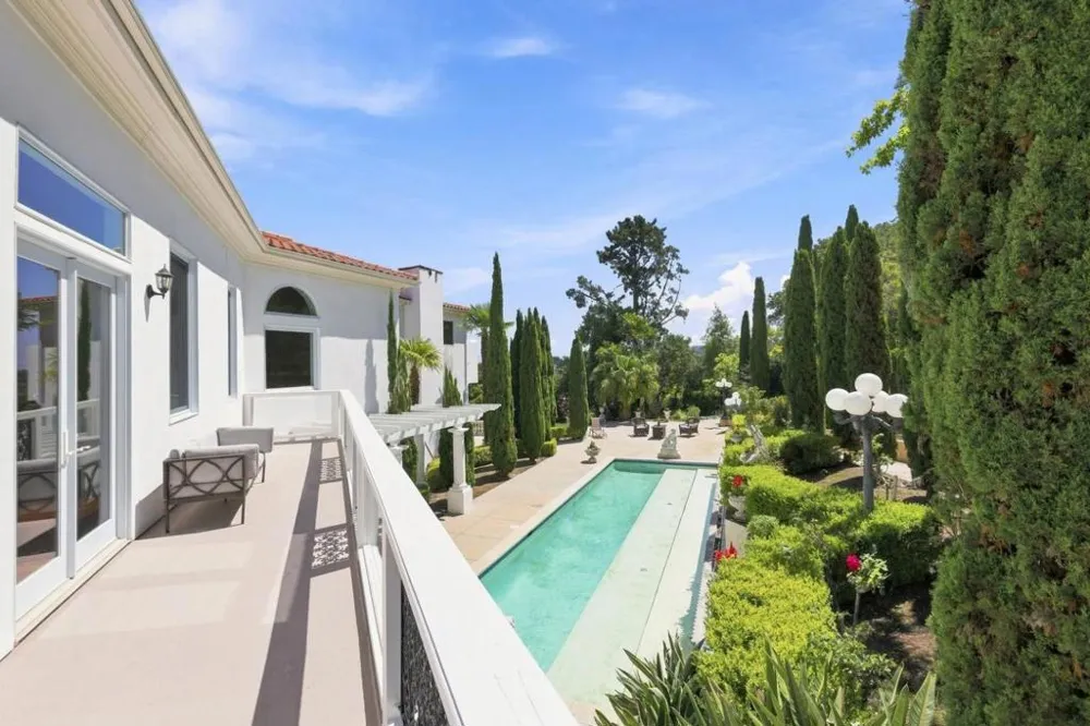 150 New Place Road Hillsborough, CA 94010