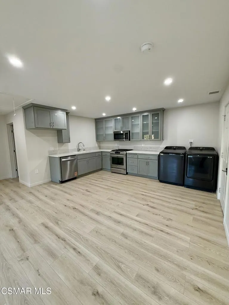397 Nueve Court Camarillo, CA 93012