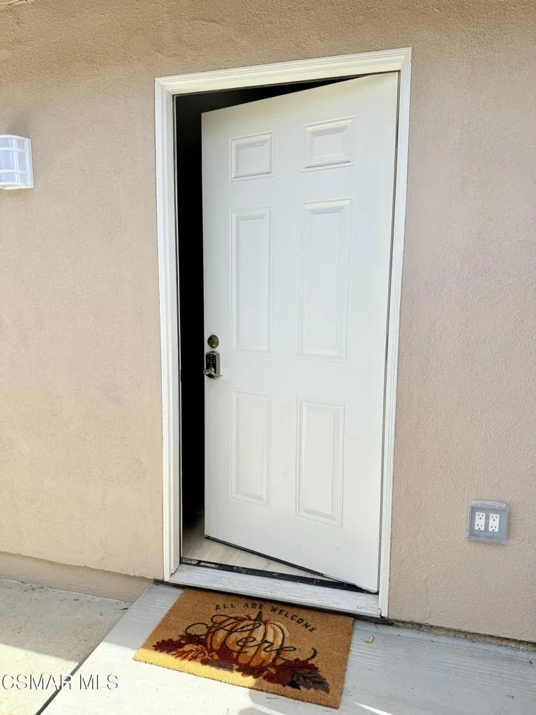 397 Nueve Court Camarillo, CA 93012