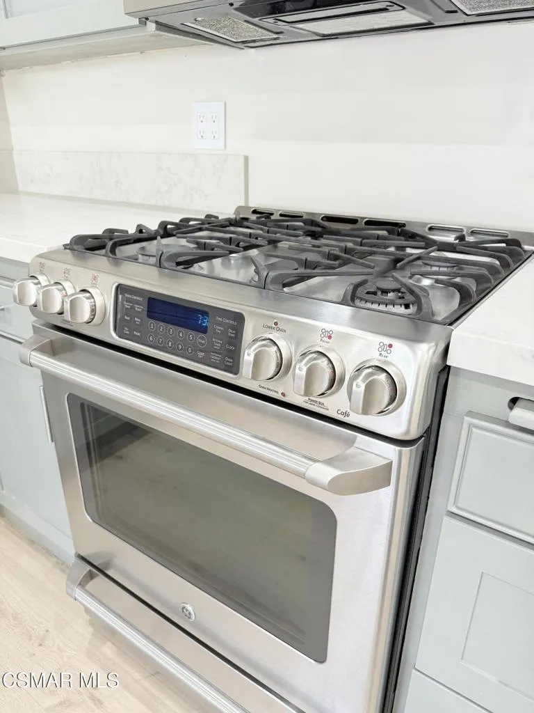 397 Nueve Court Camarillo, CA 93012