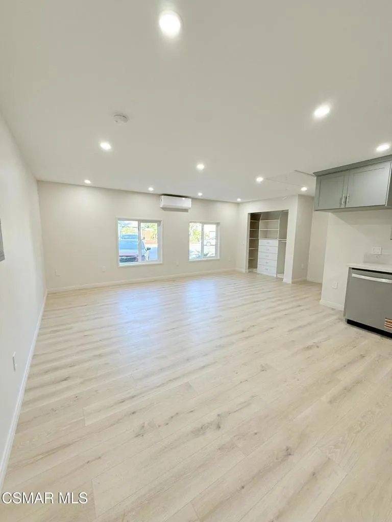 397 Nueve Court Camarillo, CA 93012