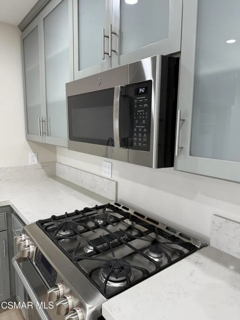 397 Nueve Court Camarillo, CA 93012