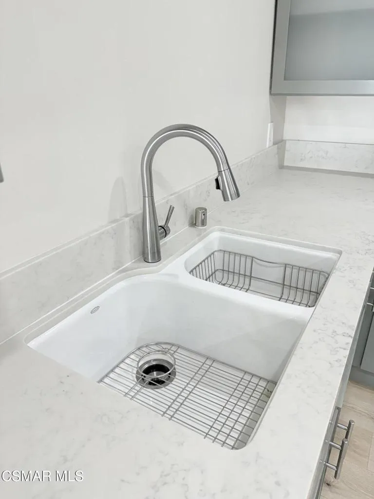 397 Nueve Court Camarillo, CA 93012