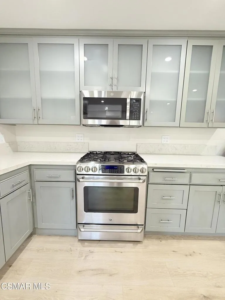 397 Nueve Court Camarillo, CA 93012