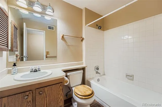 1876 S Pitkin Circle #B Aurora, CO 80017