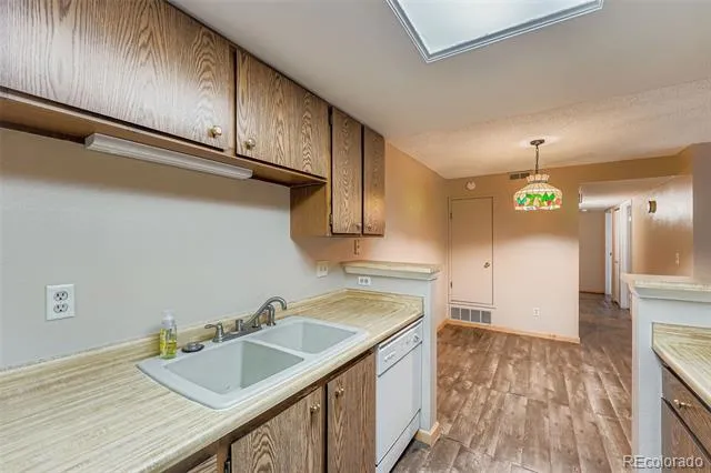 1876 S Pitkin Circle #B Aurora, CO 80017