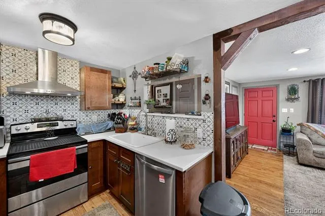 5961 E 81st Avenue Dupont, CO 80024