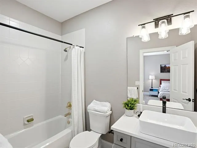 6536 S Riviera Way Aurora, CO 80016