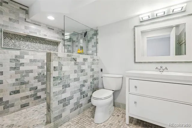 6573 S Kearney Circle Centennial, CO 80111