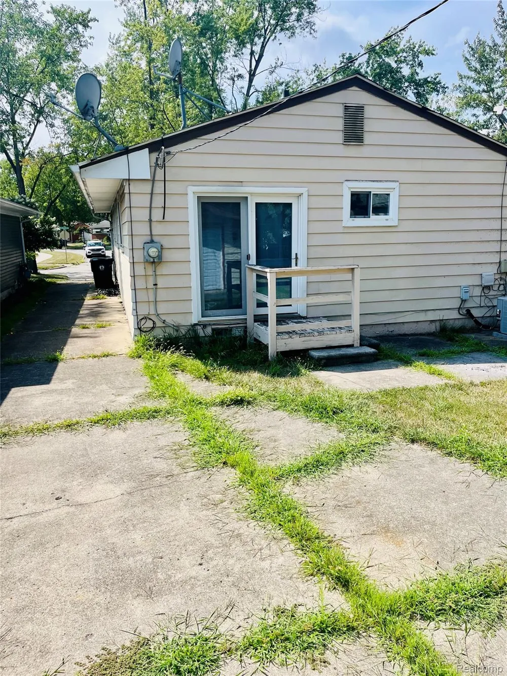 18612 Kinloch Redford Charter Township, MI 48240