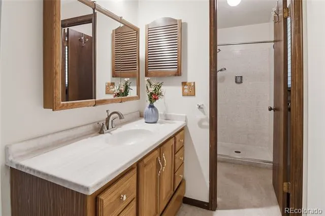 6043 S Glencoe Way Centennial, CO 80121