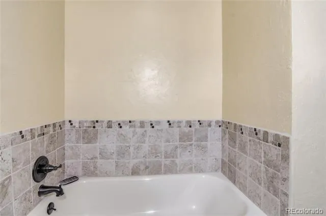6043 S Glencoe Way Centennial, CO 80121
