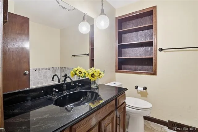 6043 S Glencoe Way Centennial, CO 80121