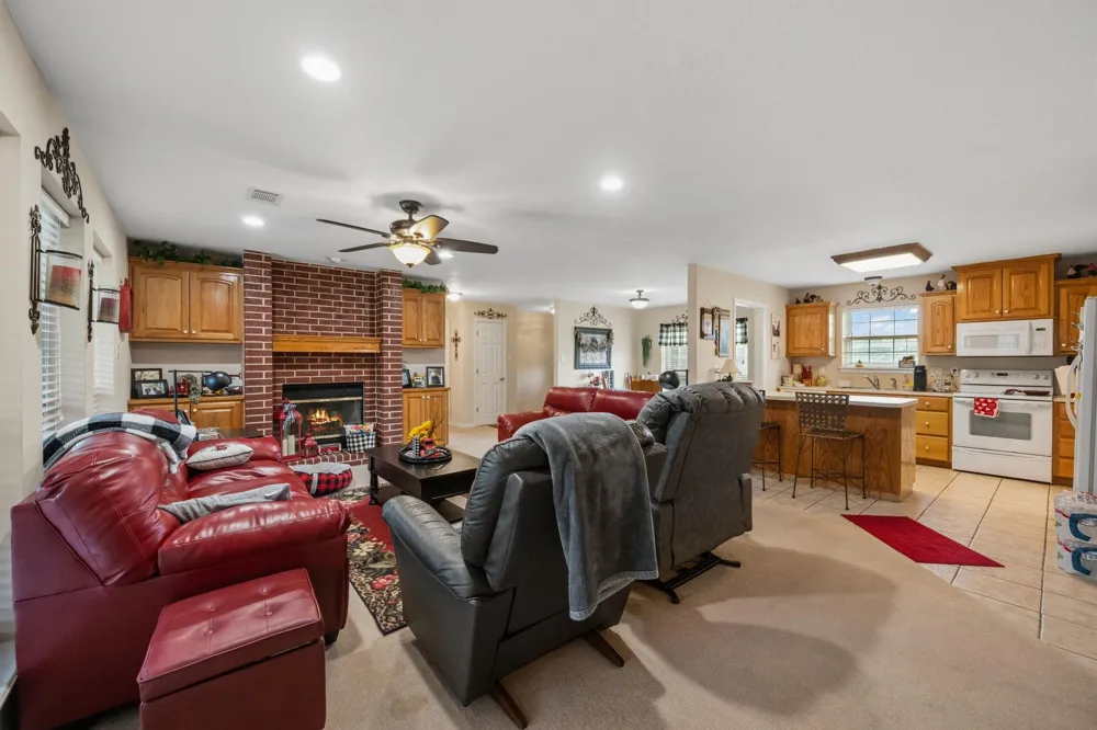 98 Heather Lane Trinity, TX 75862