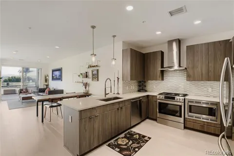 1616 S Broadway #202