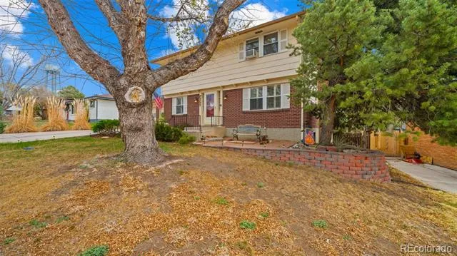 17 Clover Circle Colorado Springs, CO 80906