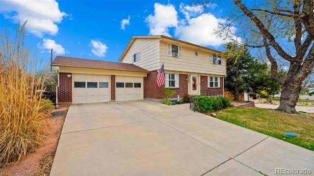 17 Clover Circle Colorado Springs, CO 80906