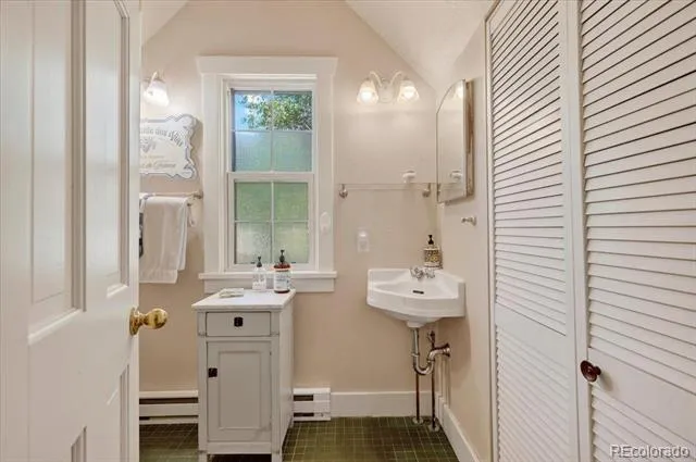 102 Holly Street Colorado Springs, CO 80904