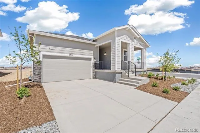 47409 Magnolia Avenue Bennett, CO 80102