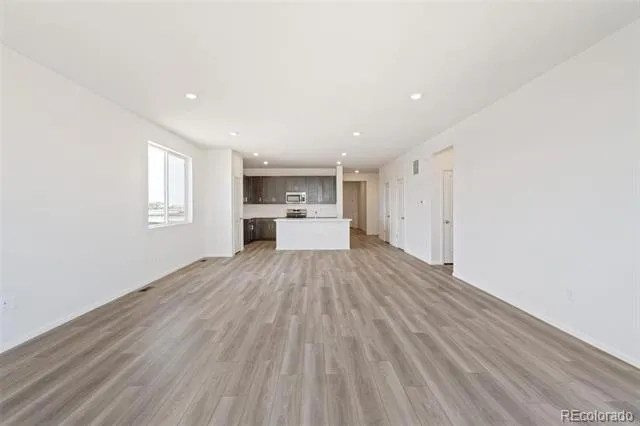 47409 Magnolia Avenue Bennett, CO 80102