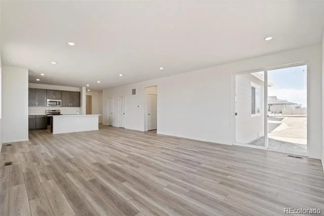 47409 Magnolia Avenue Bennett, CO 80102