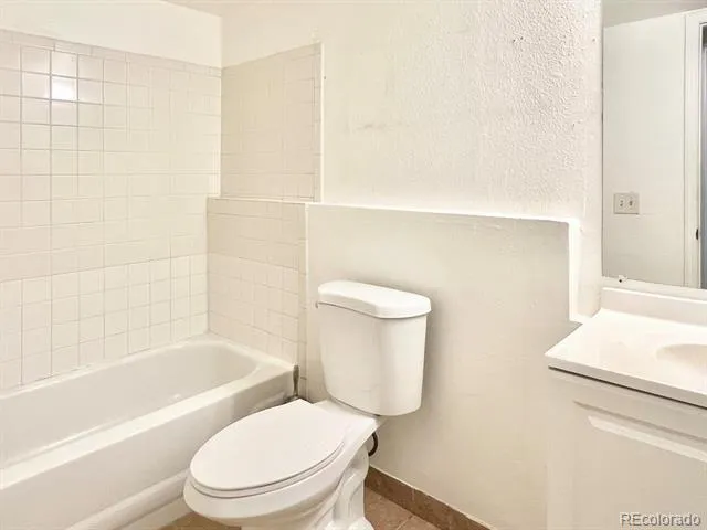 14590 E 2nd Avenue #101B Aurora, CO 80011