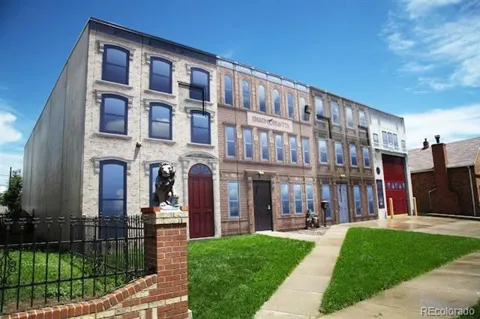 2721 W Holden Place