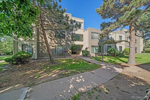 2525 S Dayton Way #2310