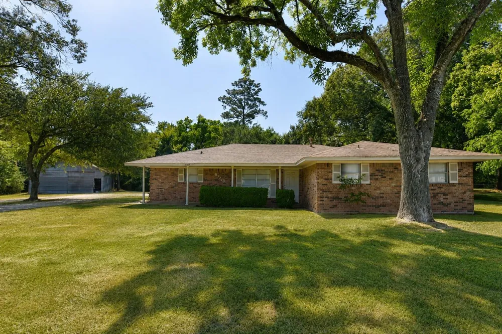 5723 Fm 2100 Road Crosby, TX 77532