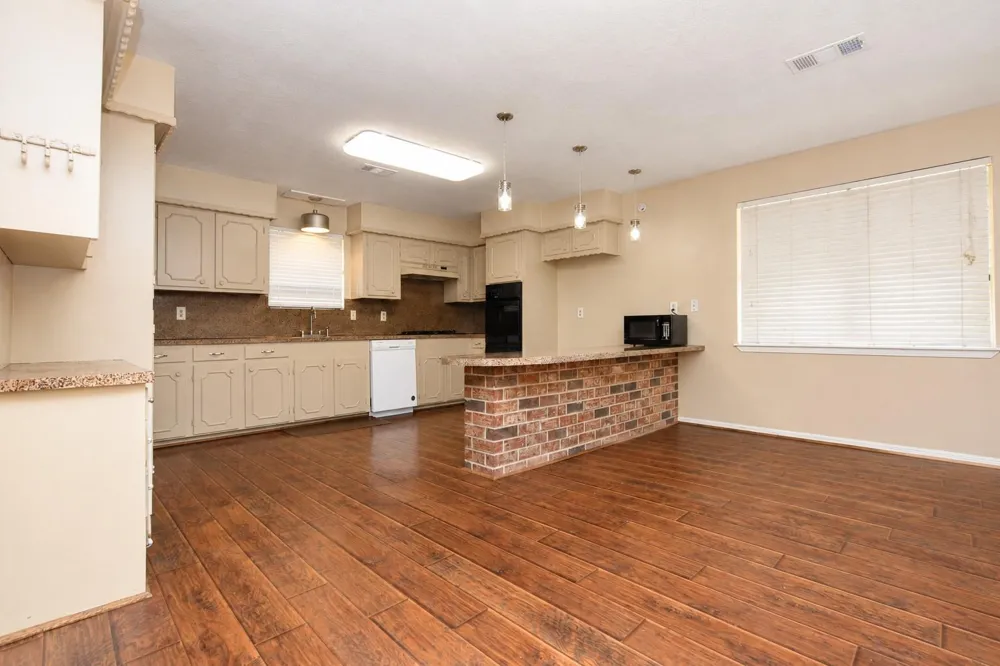 5723 Fm 2100 Road Crosby, TX 77532