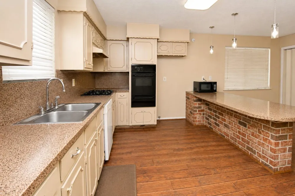 5723 Fm 2100 Road Crosby, TX 77532