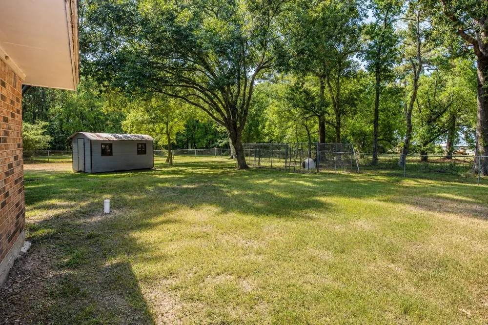 5723 Fm 2100 Road Crosby, TX 77532