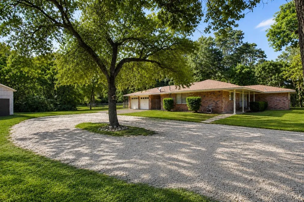 5723 Fm 2100 Road Crosby, TX 77532