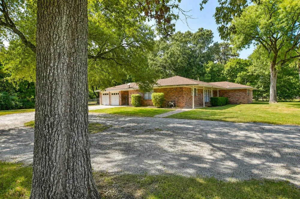5723 Fm 2100 Road Crosby, TX 77532