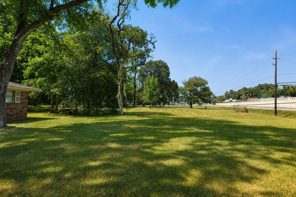 5723 Fm 2100 Road Crosby, TX 77532