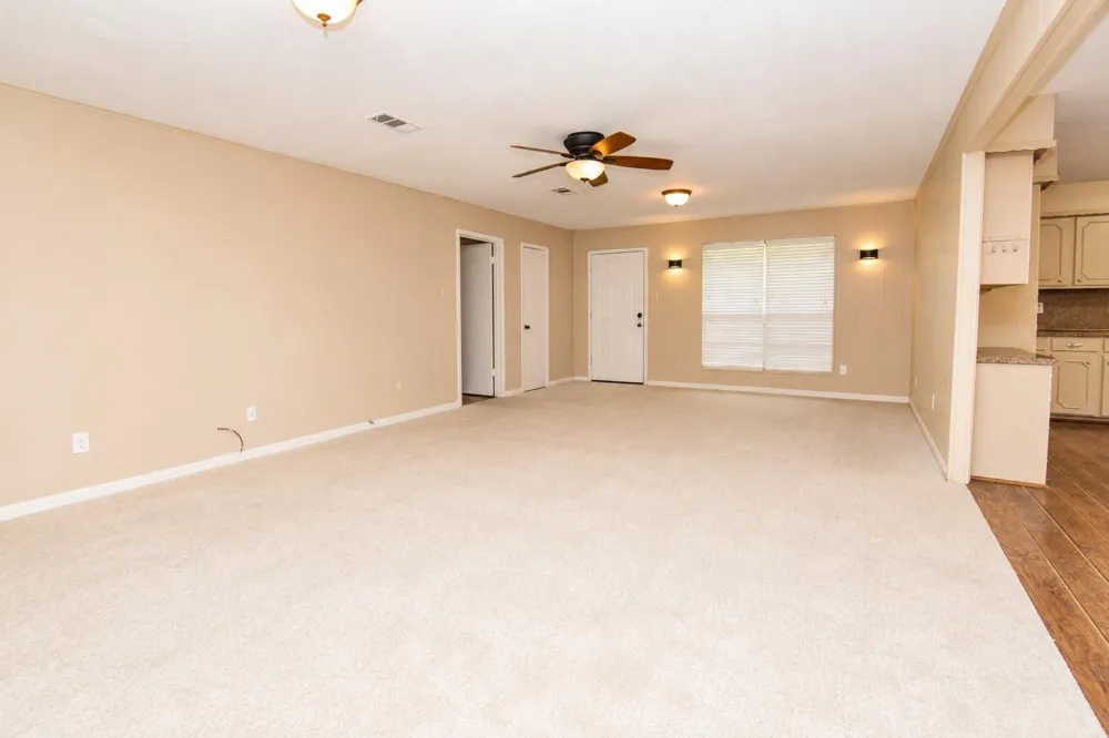 5723 Fm 2100 Road Crosby, TX 77532