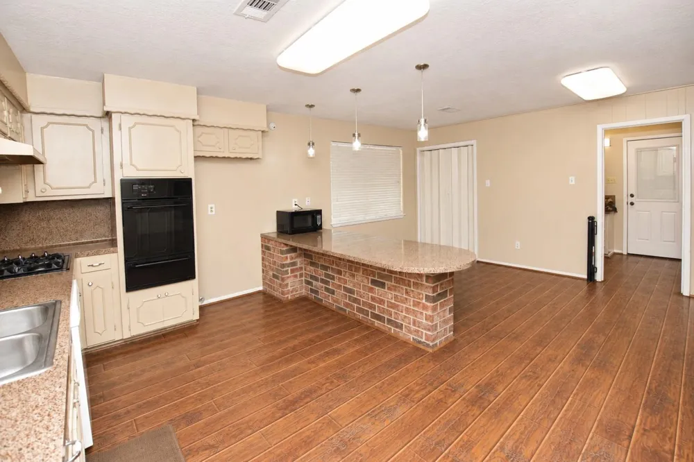 5723 Fm 2100 Road Crosby, TX 77532