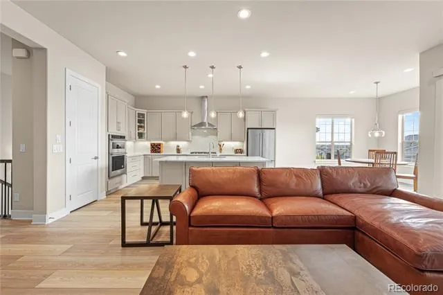 21996 E Allenspark Place Aurora, CO 80016