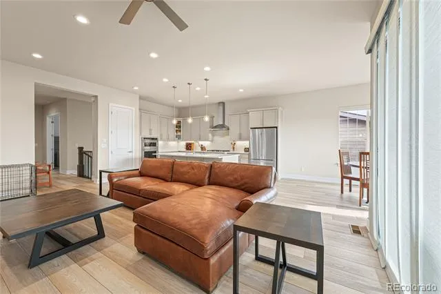 21996 E Allenspark Place Aurora, CO 80016