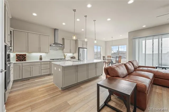 21996 E Allenspark Place Aurora, CO 80016