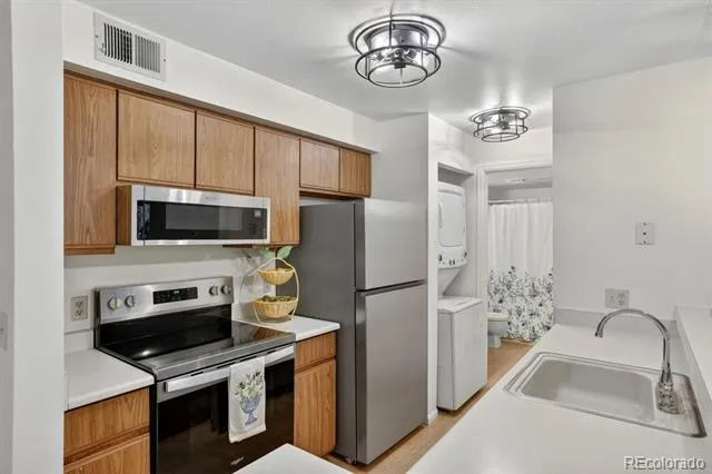 2575 S Syracuse Way #E207 Denver, CO 80231