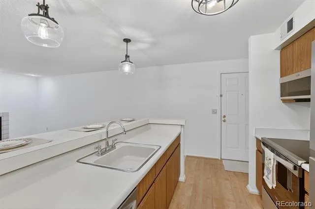 2575 S Syracuse Way #E207 Denver, CO 80231