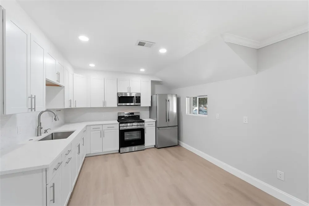 912 Seymour Street Pasadena, TX 77506