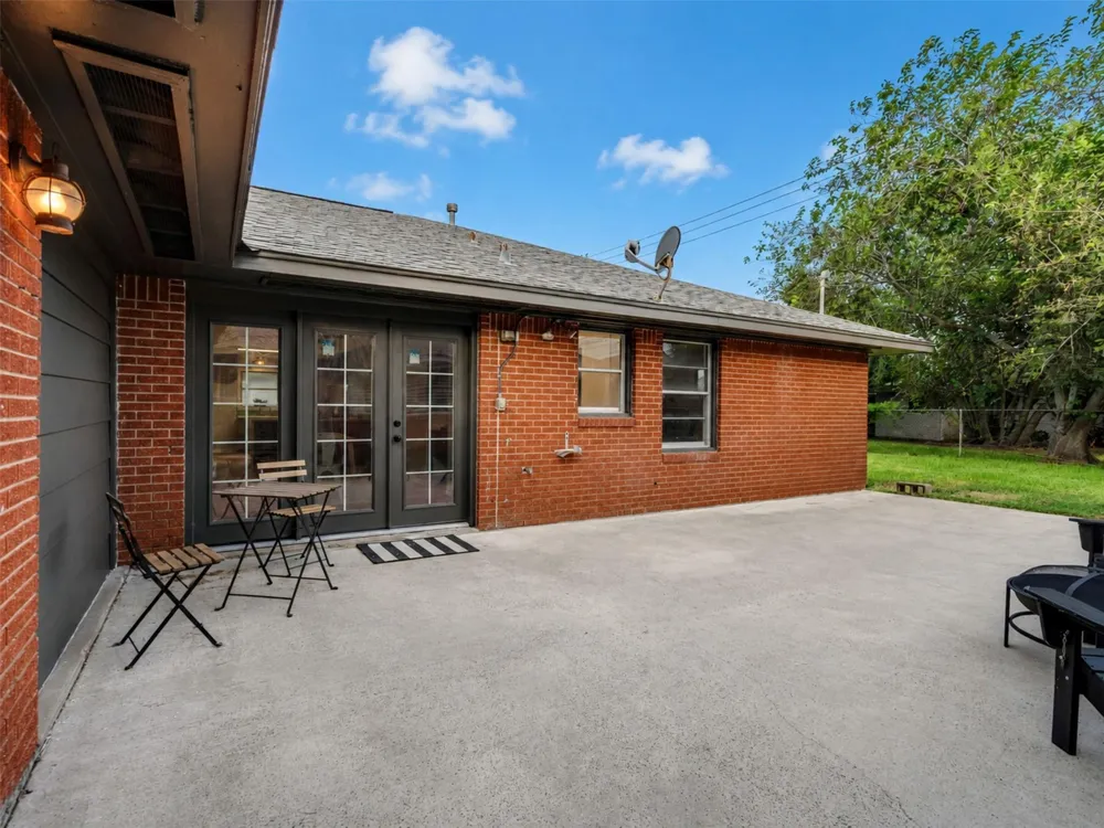 6614 Golf Crest Drive Galveston, TX 77551