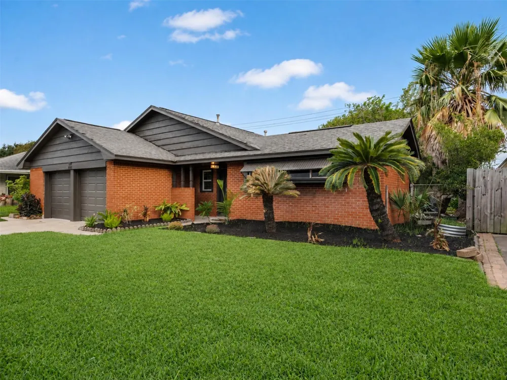 6614 Golf Crest Drive Galveston, TX 77551