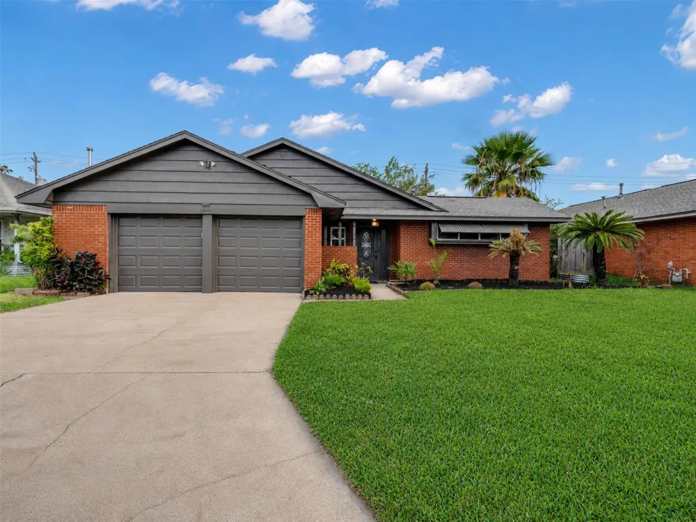 6614 Golf Crest Drive Galveston, TX 77551